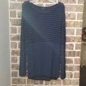 🎪❤Gap Blue and Black Striped Top